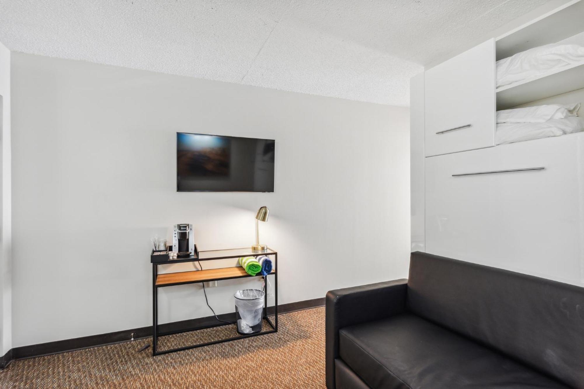 Cape Suites Room 8 - Free Parking! Hotel Room 레오보스 비치 외부 사진