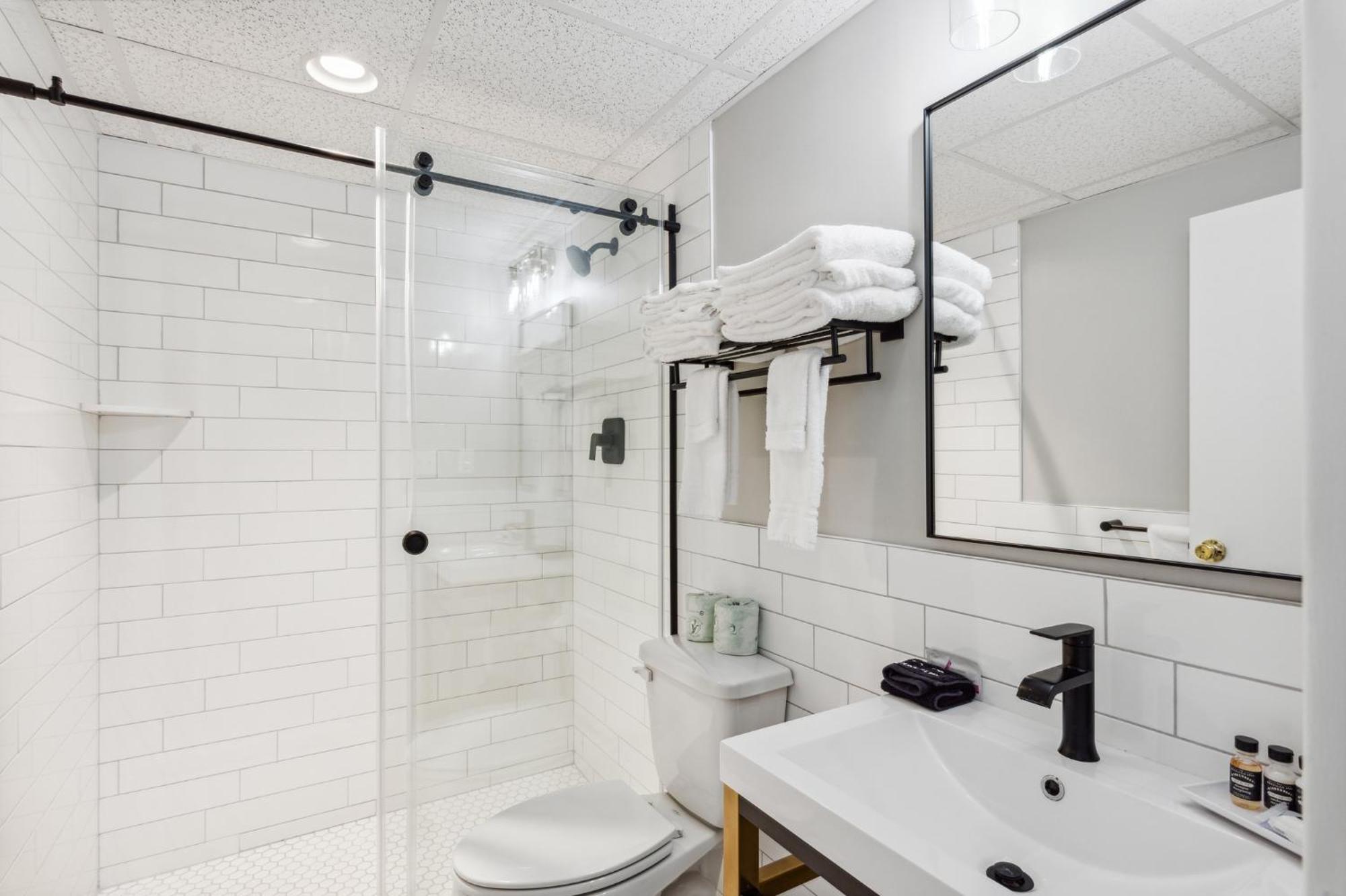 Cape Suites Room 8 - Free Parking! Hotel Room 레오보스 비치 외부 사진